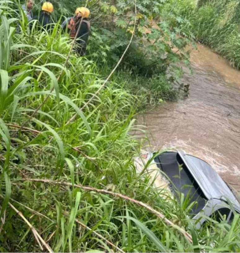 O carro com o corpo de Mayara foi encontrado no Rio Caxambu, em Jundiaí, interior de São Paulo. É a quinta vítima fatal do temporal em São Paulo.