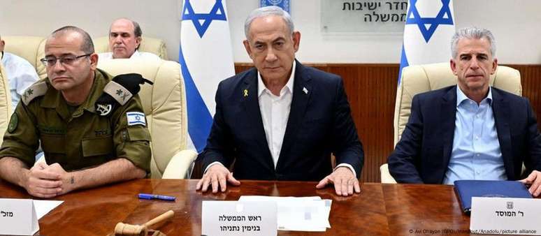 Netanyahu durante reunião de gabinete 