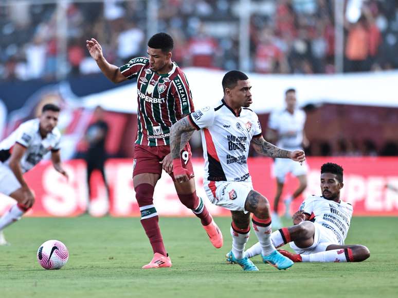 Com o resultado, os dois times seguem fora da zona de rebaixamento nessa reta final do Brasileirão.