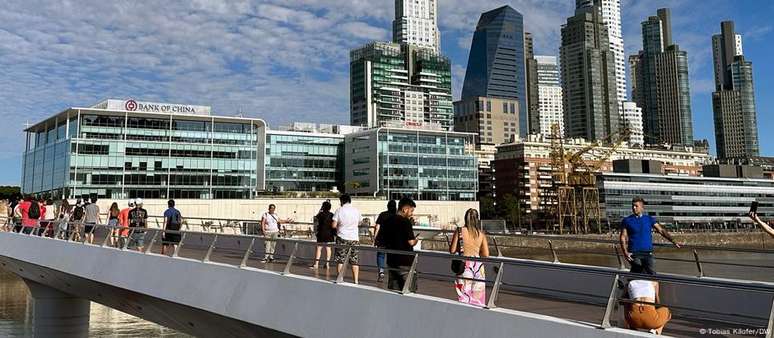 Puerto Madero, centro comercial e financeiro de Buenos Aires, onde também pode ser visto um prédio do Banco da China