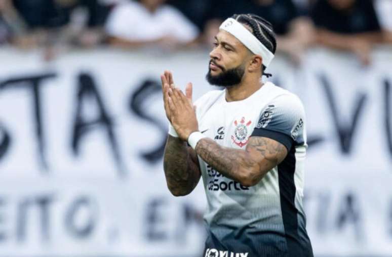 Memphis Depay se rende ao Corinthians –