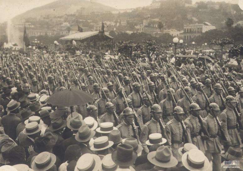 Militares ocupam o Rio na Revolução de 1930