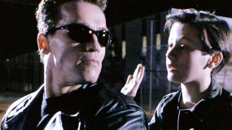 Na sequência de 1991, O Exterminador do Futuro 2 - O Julgamento Final, o T-800 (Arnold Schwarzenegger) protege John Connor (Edward Furlong)