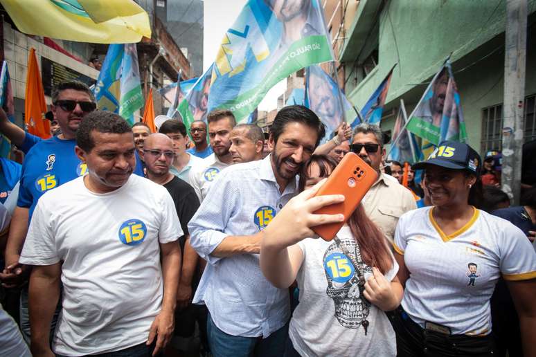 Ricardo Nunes tirou fotos com os eleitores