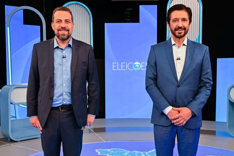 Guilherme Boulos e Ricardo Nunes no estúdio da TV Globo, em São Paulo