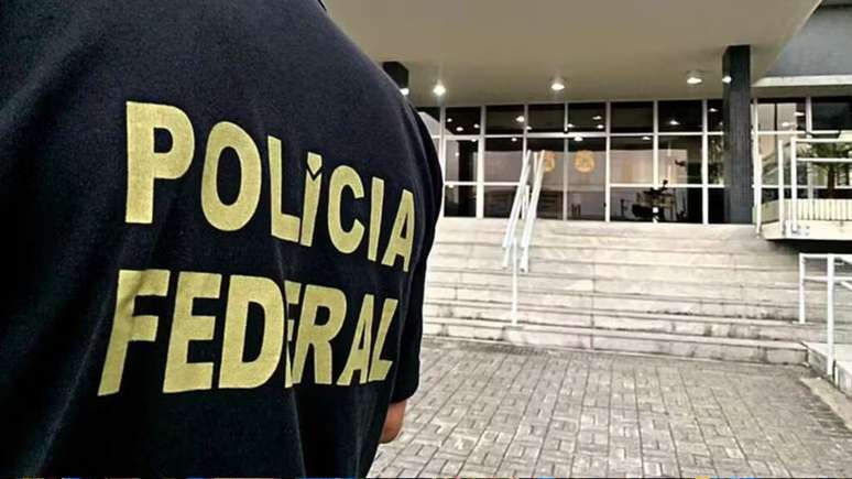 Os crimes eleitorais não apenas prejudicam a legitimidade do processo, mas também podem resultar em penalidades que incluem multas e prisão