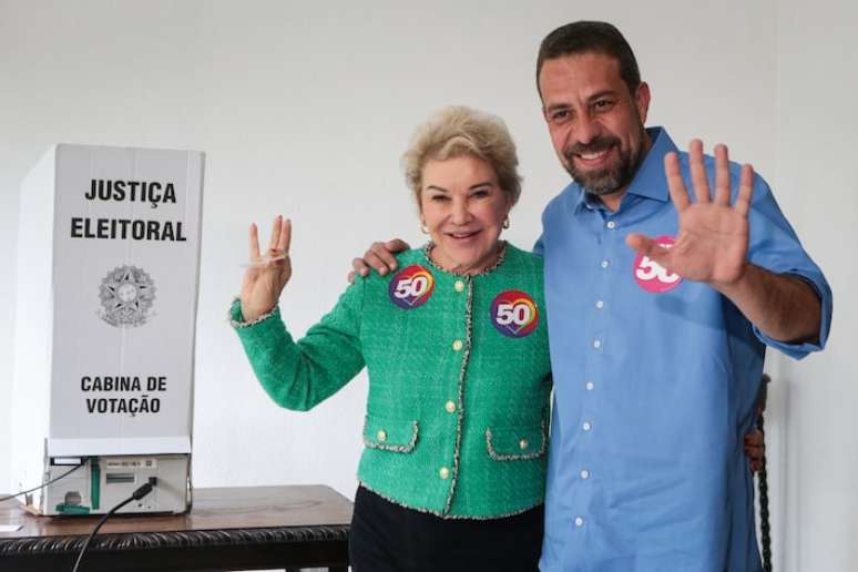 Marta Suplicy vota com o candidato à prefeitura de São Paulo Guilherme Boulos.