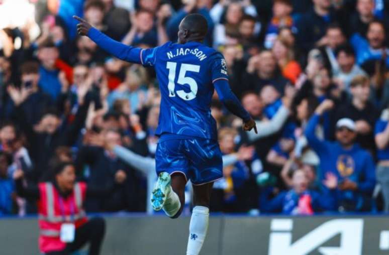 Divulgação Chelsea - Legenda: Naste Jackson celebra o seu gol, o primeiro do Chelsea sobre o Newcastle