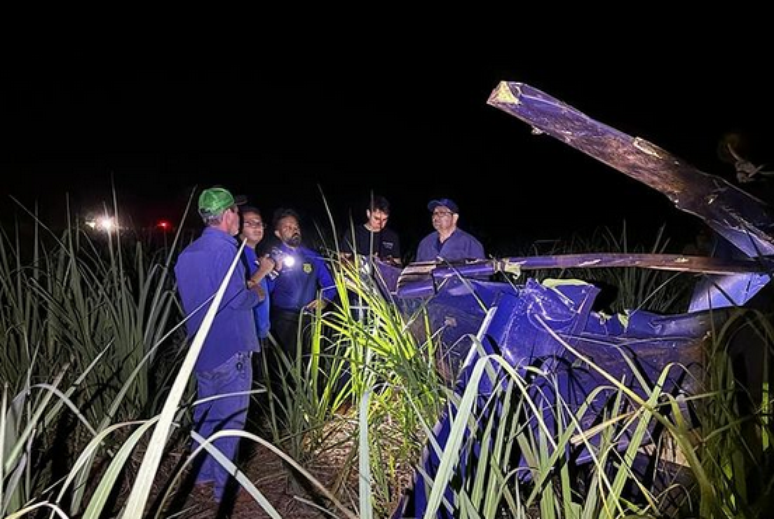 Equipe da Polícia Científica de Goiás no local do acidente