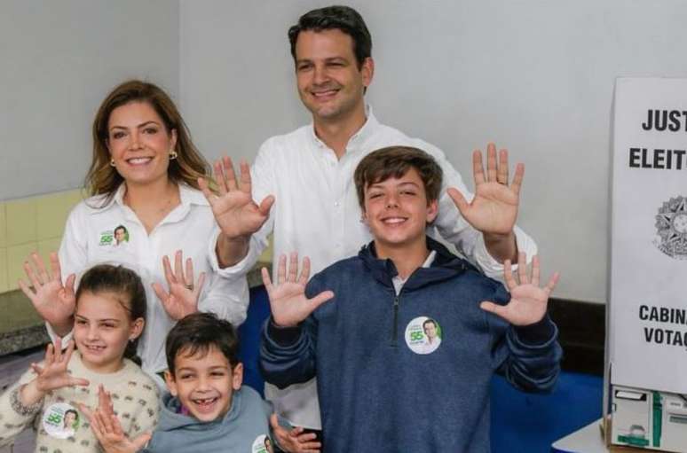 Eduardo Pimentel foi votar ao lado da família