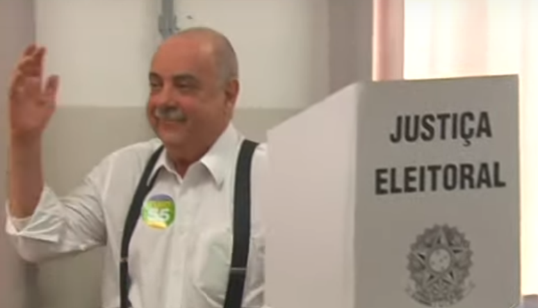 Fuad Noman (PSD) vota em Belo Horizonte