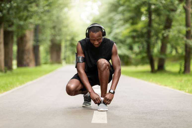 O calçado escolhido para os exercícios deve estar de acordo com a sua pisada e a atividade física praticada 