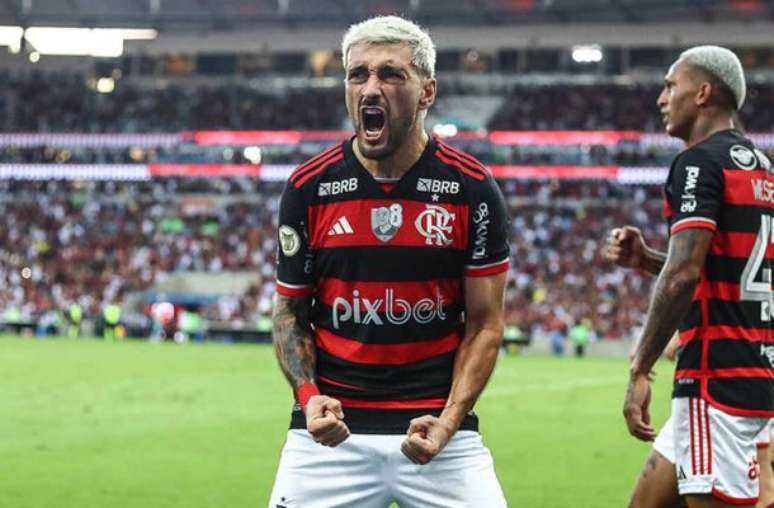 Lucas Bayer/j10 - Legenda: Arrascaeta comemora gol contra o Juventude