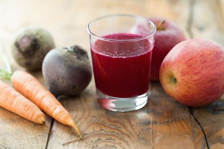 Suco de beterraba com maçã e cenoura 