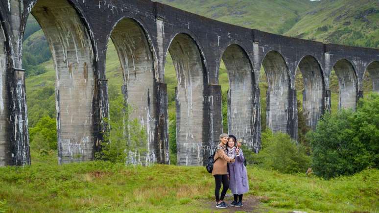 O Viaduto de Glenfinnan é um destino popular para fãs do filme Harry Potter