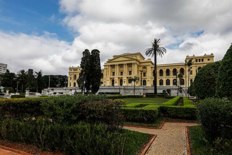 Vista da fachada do Museu do Ipiranga. O acesso é gratuito às quartas-feiras, no primeiro domingo de cada mês e nos feriados do aniversário de São Paulo (25/1) e da Independência (7/9).