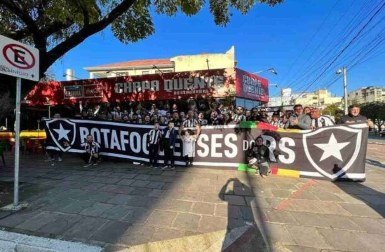 Grupo de alvinegros viaja do Rio Grande do Sul para Montevidéu –