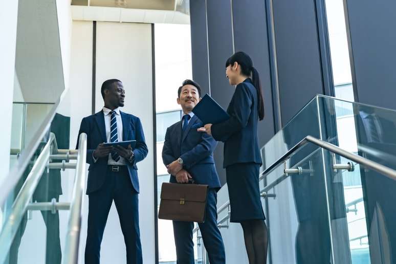 A profissão de intérprete/tradutor promove o intercâmbio cultural entre pessoas e empresas 