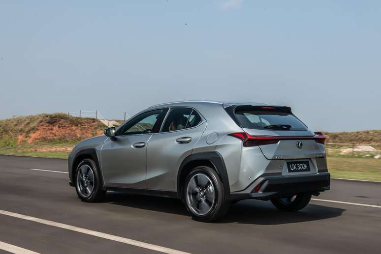 Lexus UX 300h