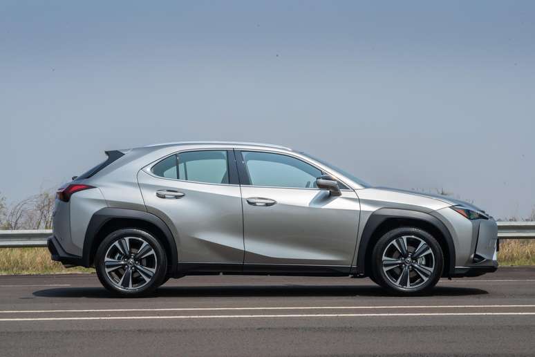 Lexus UX300h