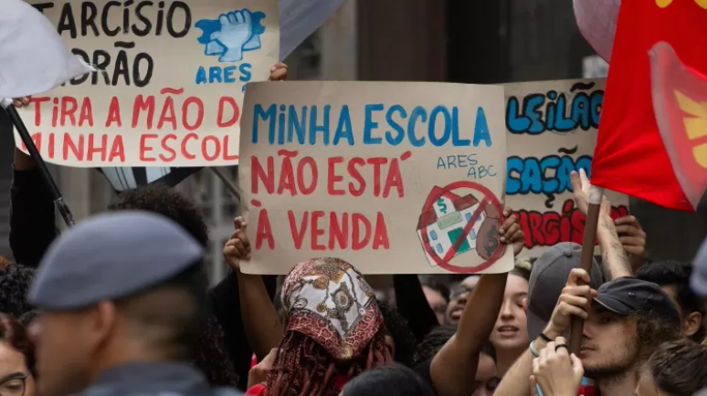 Entrada foi bloqueada durante manifestação