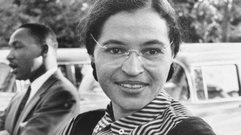 Em 1999, Rosa Parks recebeu a Medalha de Ouro do Congresso, em reconhecimento à sua contribuição para a justiça e a igualdade racial