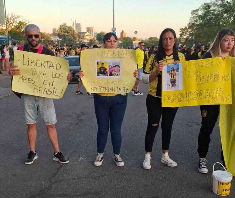 Torcida do Peñarol pede liberdade aos 20 presos no Brasil –