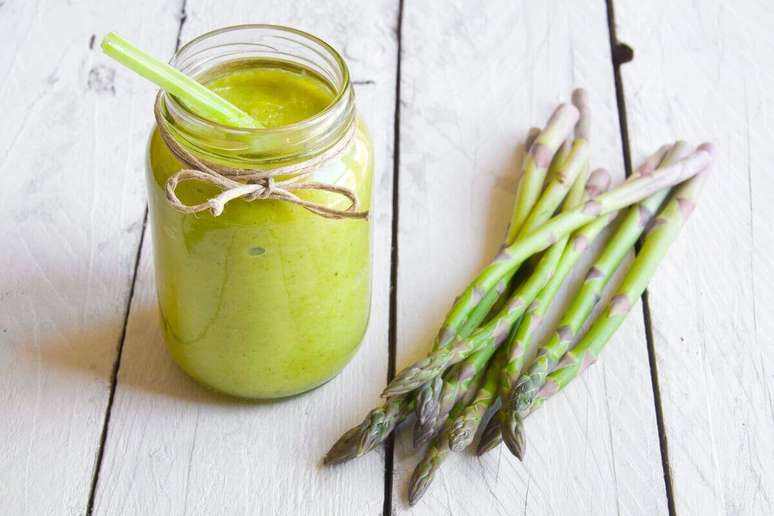 Suco de aspargo e abacaxi