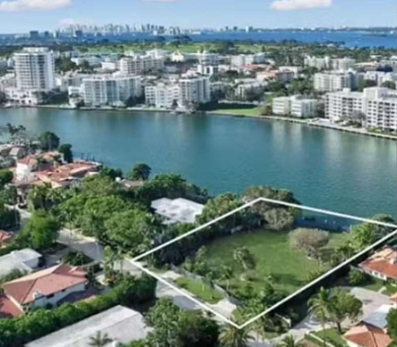 Atleta adquire terreno à beira-mar, em Miami –