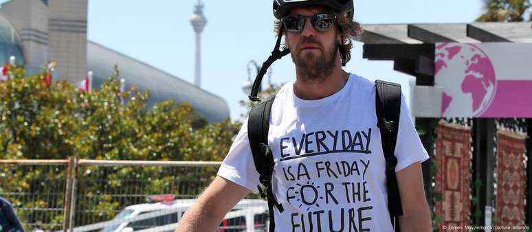 Sebastian Vettel visitou a Amazônia a convite do Greenpeace Brasil. Piloto está no Brasil para acompanhar o circuito de Interlagos, que acontece em São Paulo neste domingo (03/10). Também fará agenda dedicada à memória de Ayrton Senna.