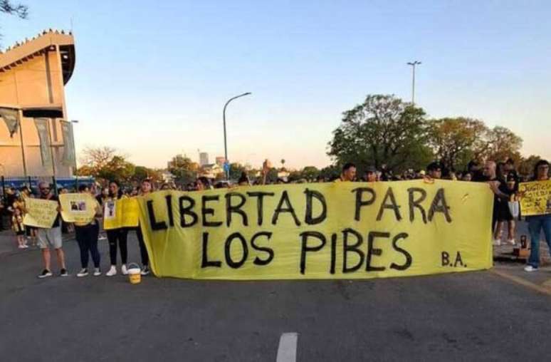 Torcida do Peñarol pede liberdade aos 20 presos no Brasil –