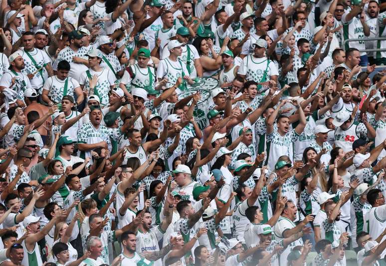 Torcida organizada em estádio (Photo by Alexandre Schneider/Getty Images)