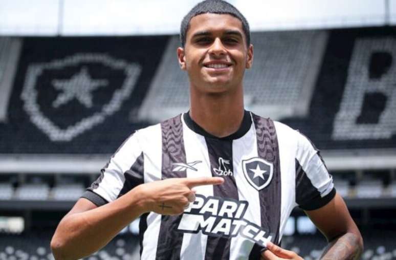 Henrique Lima/BRF - Legenda: Bernardo Valim renova com o Botafogo