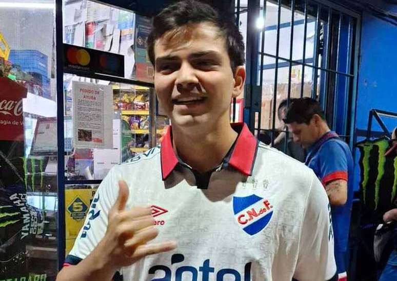 João é botafoguense e estava com a camisa do Nacional –