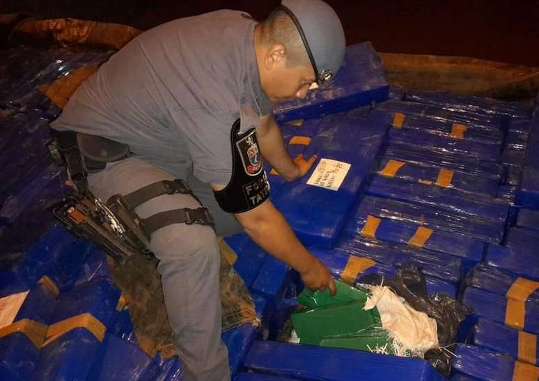 Policiais encontraram 4,5 toneladas de maconha em caminhão