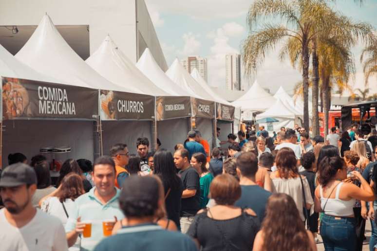 Festival Dia de Muertos ocorre no Memorial da Am&eacute;rica Latina.