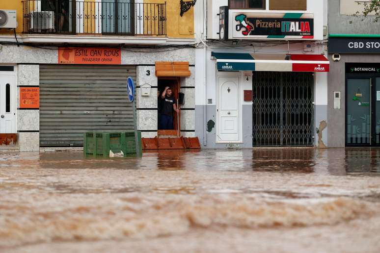 O nível da água subiu muito em pouco tempo