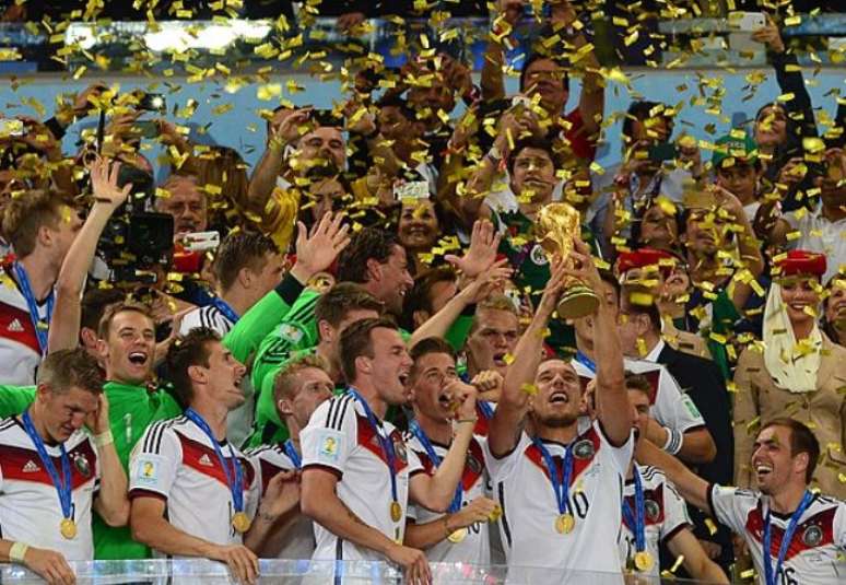 Em 2014, a Alemanha venceu o Maracanã contra a Argentina e sagrou-se campeã mundial.