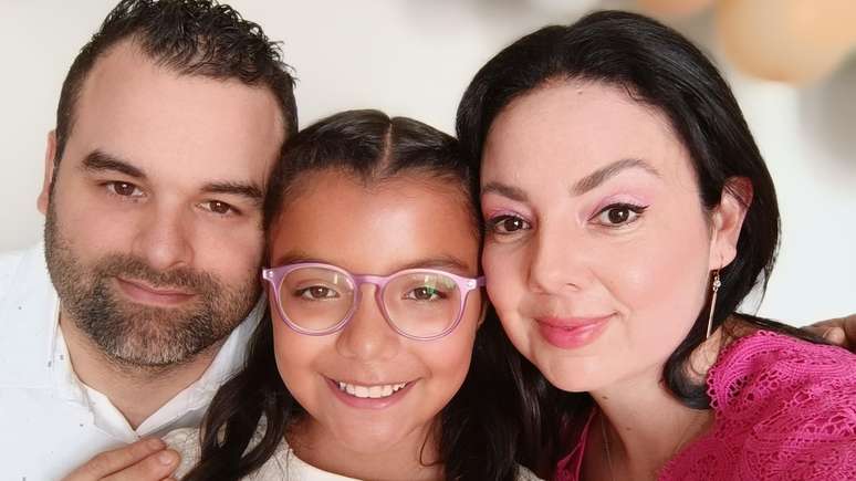 Victoria, o marido e a filha, de 9 anos, perderam o veículo da família após a passagem da tempestade