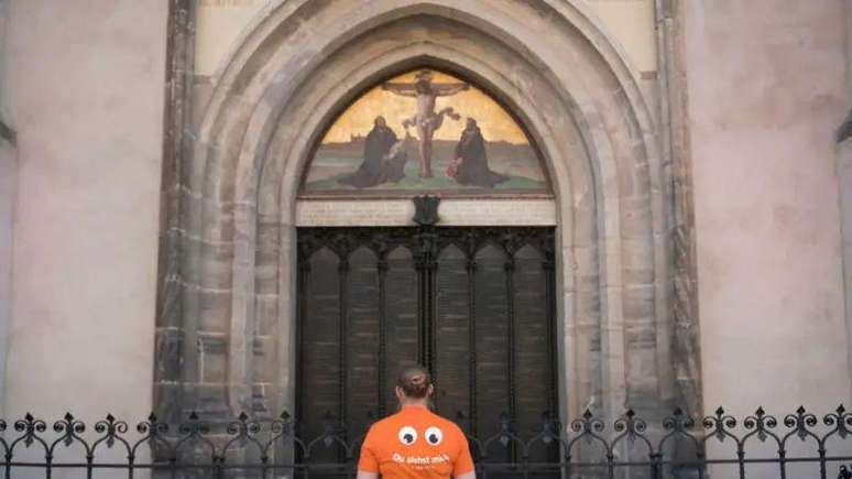 Igreja de todos os santos em Wittenberg, Alemanha, onde Lutero teria pregado na porta suas "95 teses"