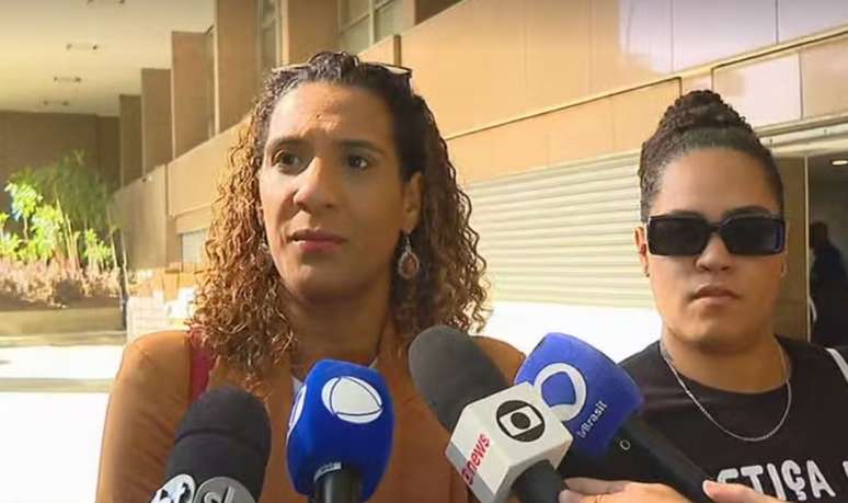 Ministra Anielle Franco conversou com jornalistas antes de entrar para o 2º dia de julgamento