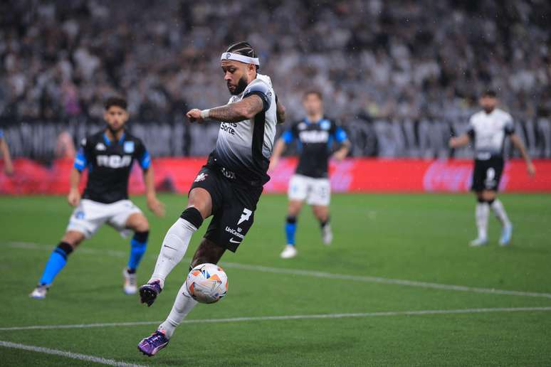 Corinthians tenta seguir direto para à final da Sul-Americana se passar pelo Racing na Argentina