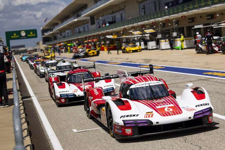 Porsche #6 à frente do pelotão em Austin. O carro é o favorito para o campeonato