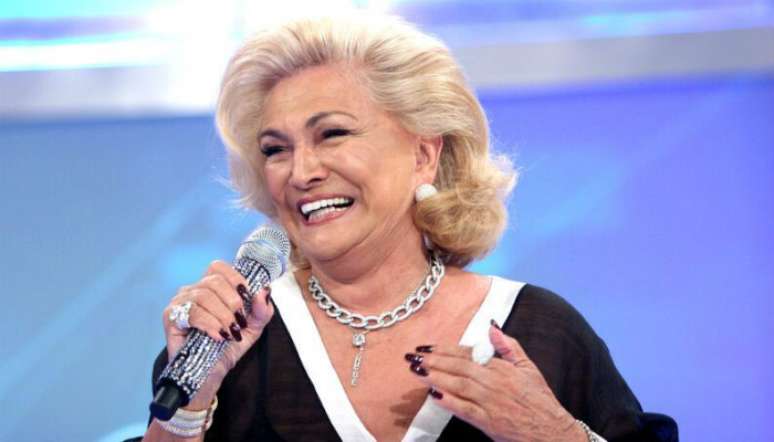 Hebe’s abandoned mansion is put up for auction and receives no bids; the property is worth R million