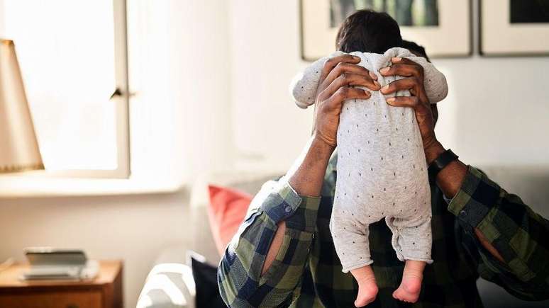 Pesquisa mostra que os homens, sobretudo os de baixa renda, são mais suscetíveis ao que os sociólogos chamam de 'infertilidade social'