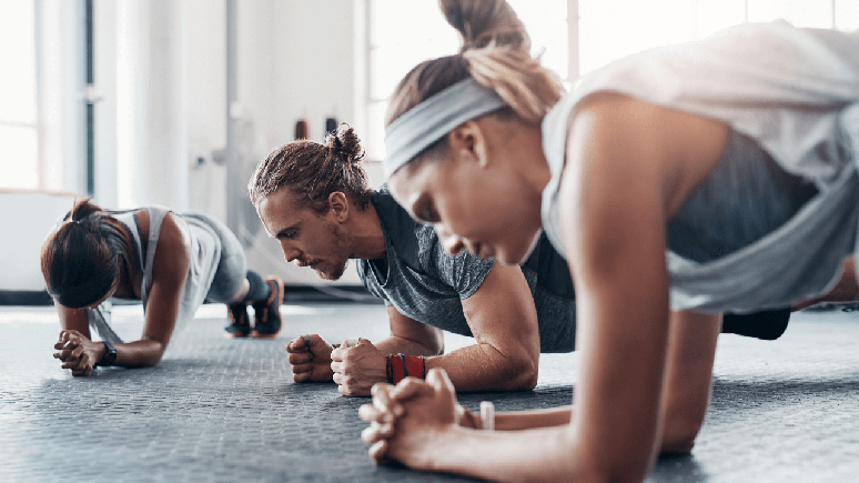 O treino HIIT é uma prática física que proporciona queima de gordura e condicionamento físico / Foto: Shutterstock