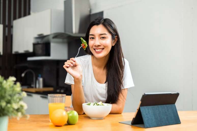 É importante que alimentação atenda às necessidades nutricionais de cada pessoa 