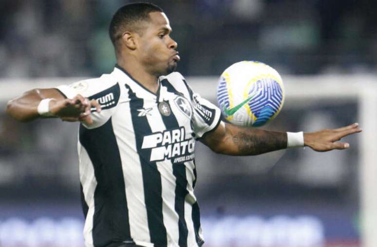 Vitor Silva/Botafogo - Legenda: Júnior Santos deve voltar contra o Cuiabá