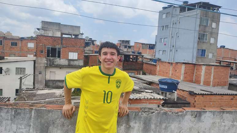 “O pessoal está voltando a usar a camiseta da seleção”, diz Johnny, que não tem posição política associada ao uniforme.