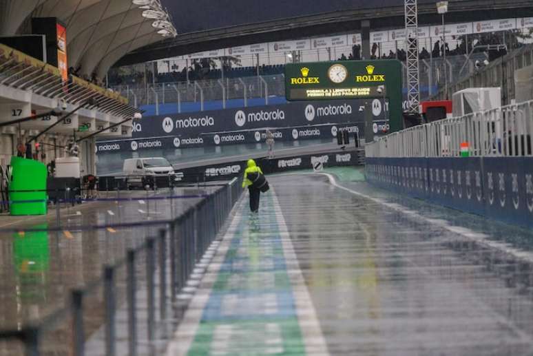 Chuva adiou treino classificatório para o domingo, mesmo dia da corrida em Interlagos